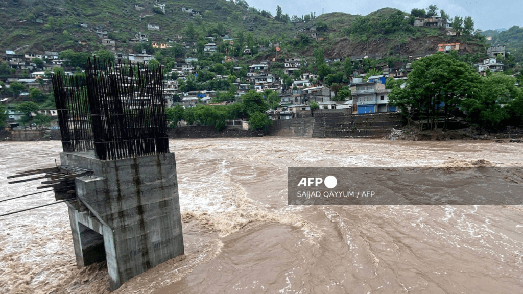 lluvias torrenciales en pakistán dejan al menos 143 muertos