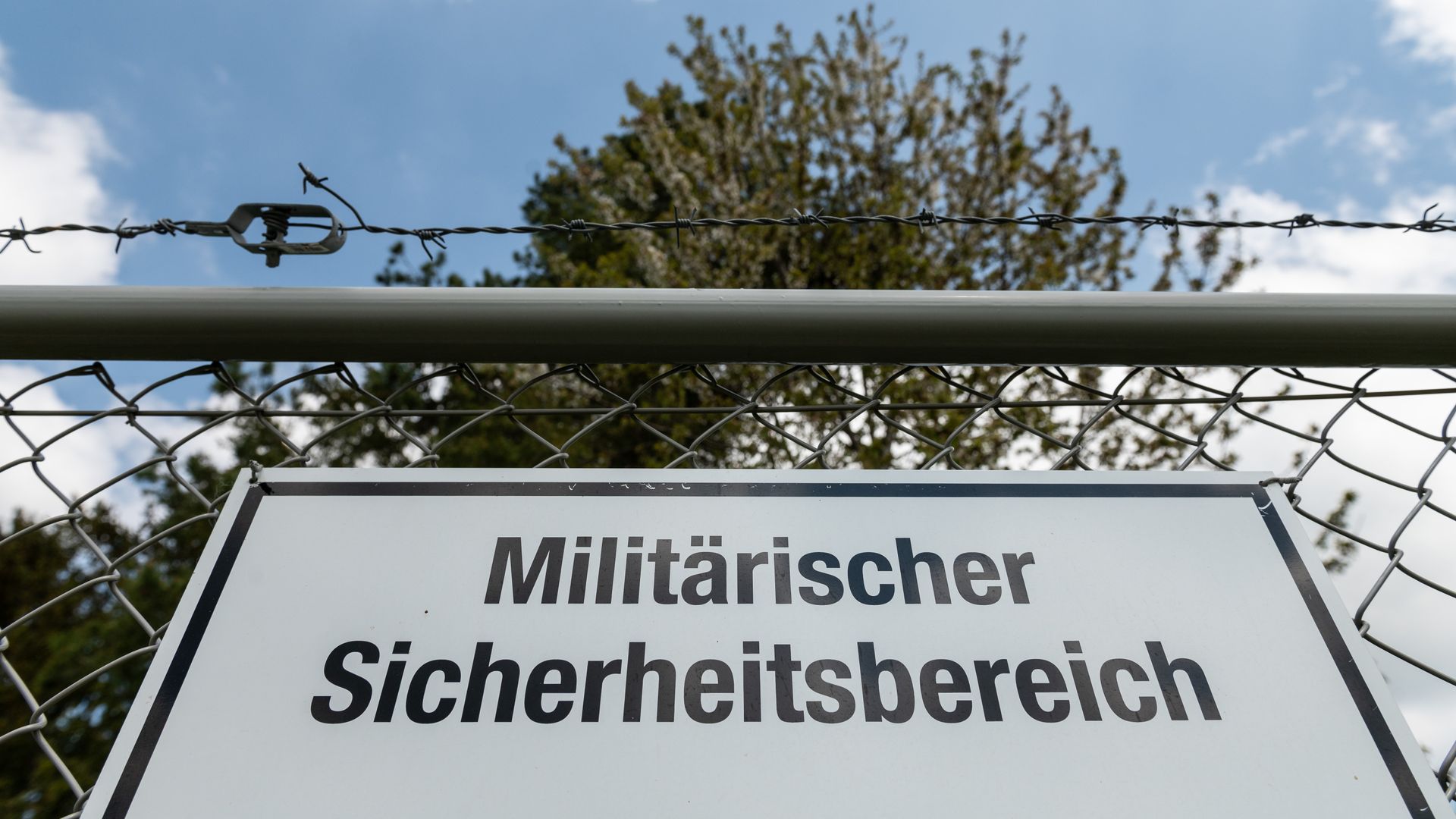 erding bei münchen: drohne auf bundeswehr-fliegerhorst abgestürzt