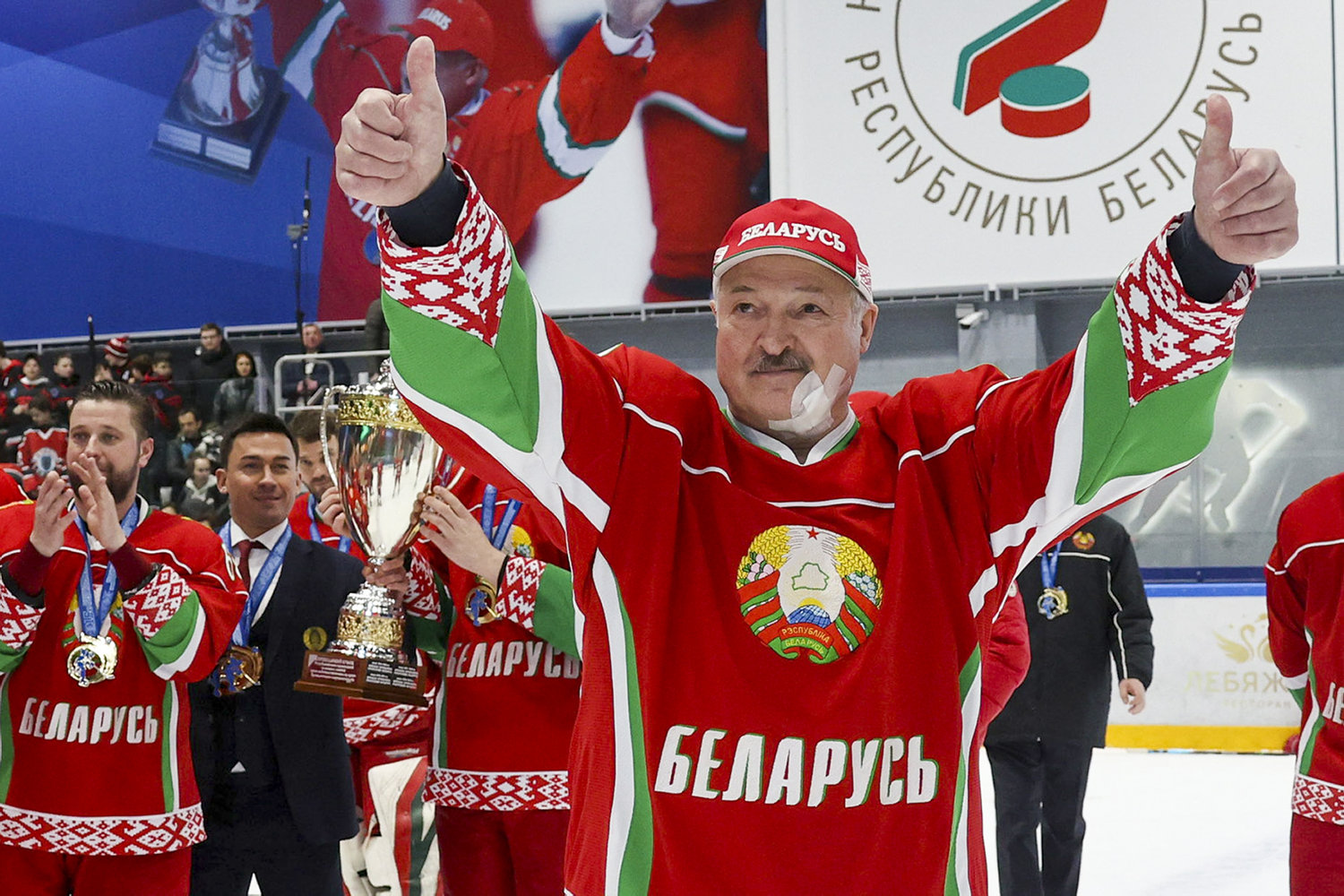lukasjenko vil have belarusere til at uddele ol-prygl