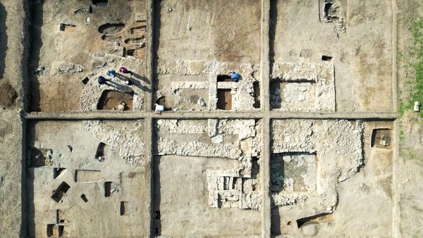 archäologen entdecken mittelalterliche siedlung samt kirche
