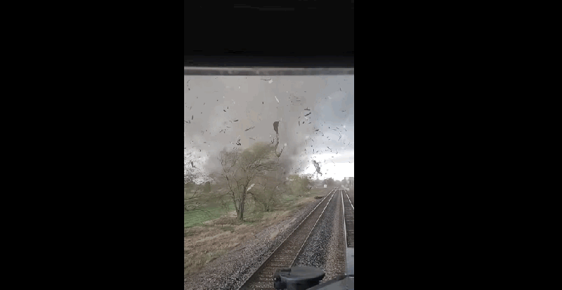 a tornado ran into a bnsf freight train in nebraska
