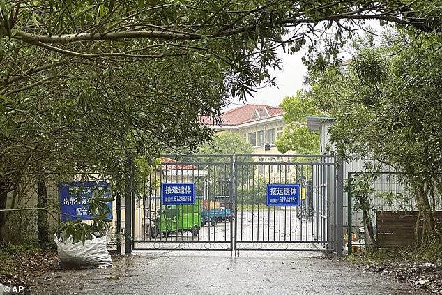 chinese covid-19 scientist stages protest after being evicted from lab