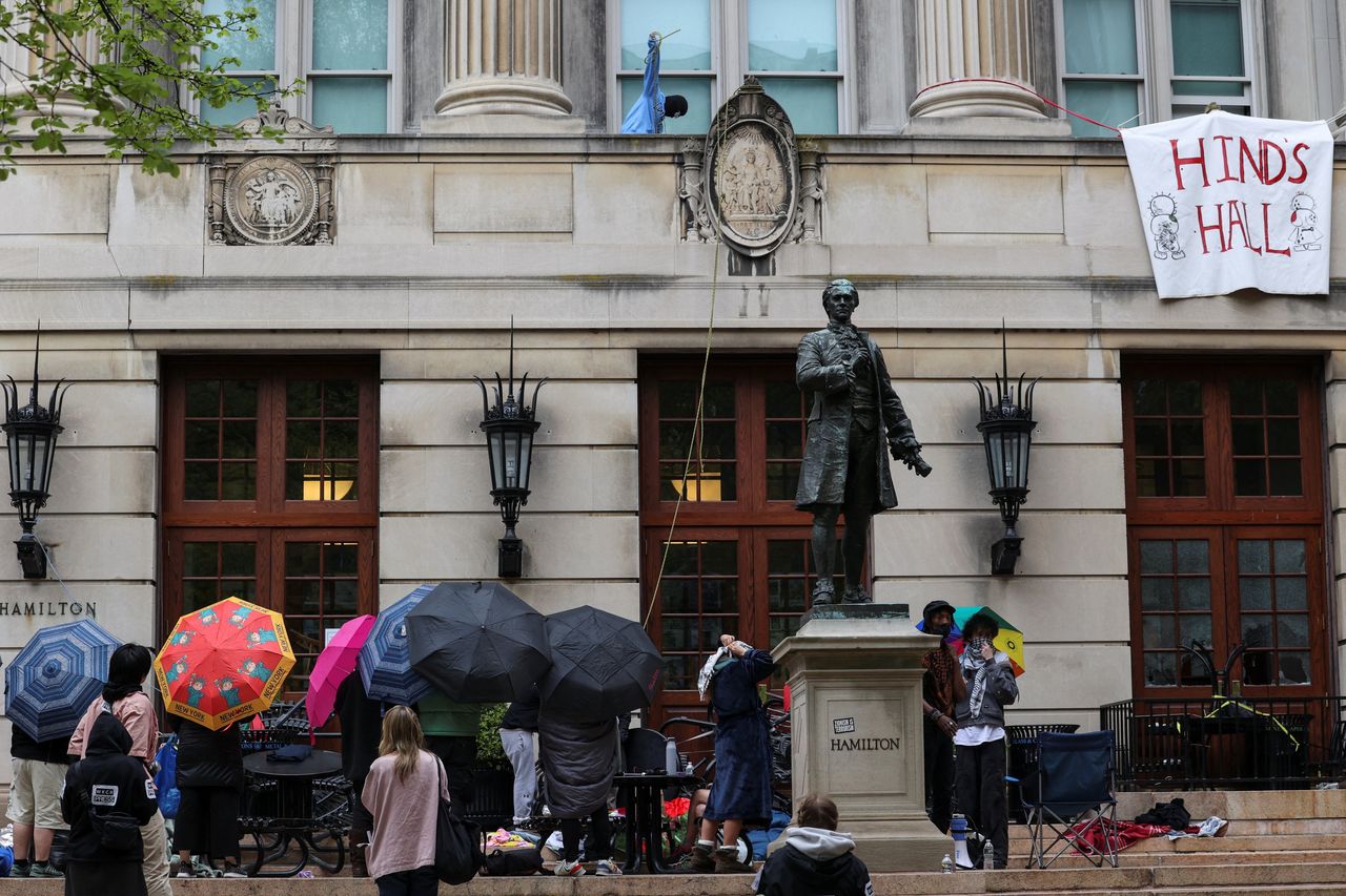 columbia threatens to expel student protesters occupying campus building