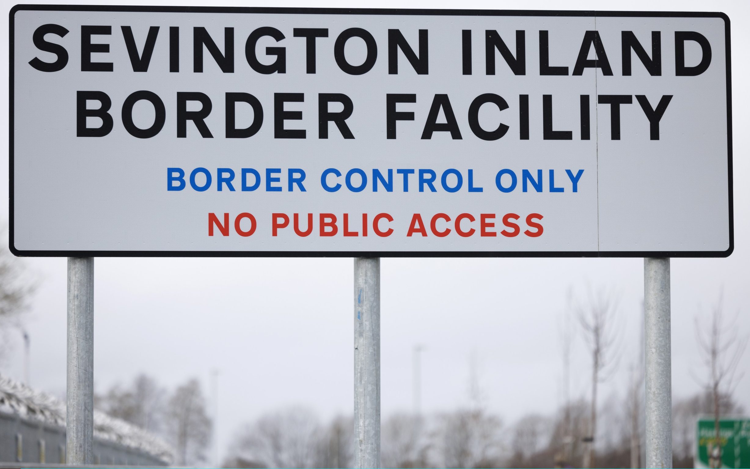 chaos warning at brexit border as inspectors clock off at 7pm