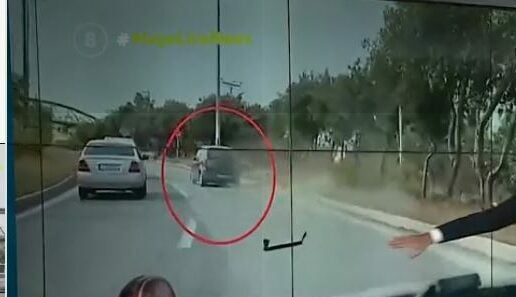 κατεχάκη: βίντεο με κοιμισμένο οδηγό να τρακάρει, και να συνεχίζει κανονικά ενώ το αυτοκίνητο να διαλύεται
