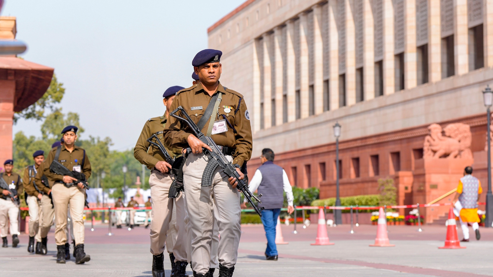 android, cisf takes over parliament security from delhi police