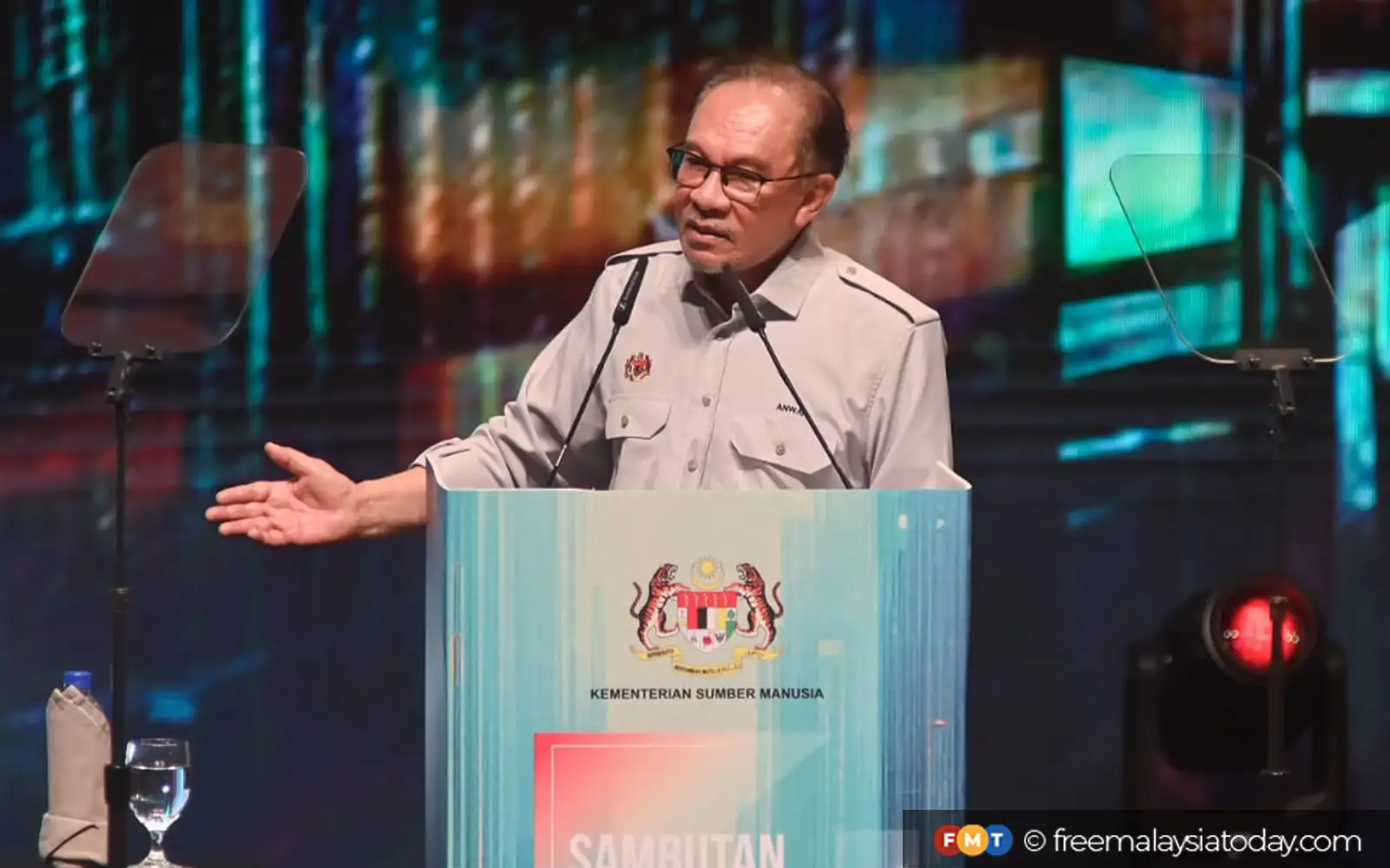 anwar announces wage hike of over 13% for civil servants