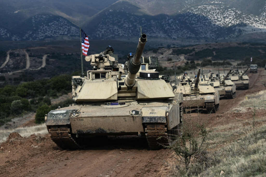 rusland toont buitgemaakte amerikaanse tank als ’trofee’ in moskou