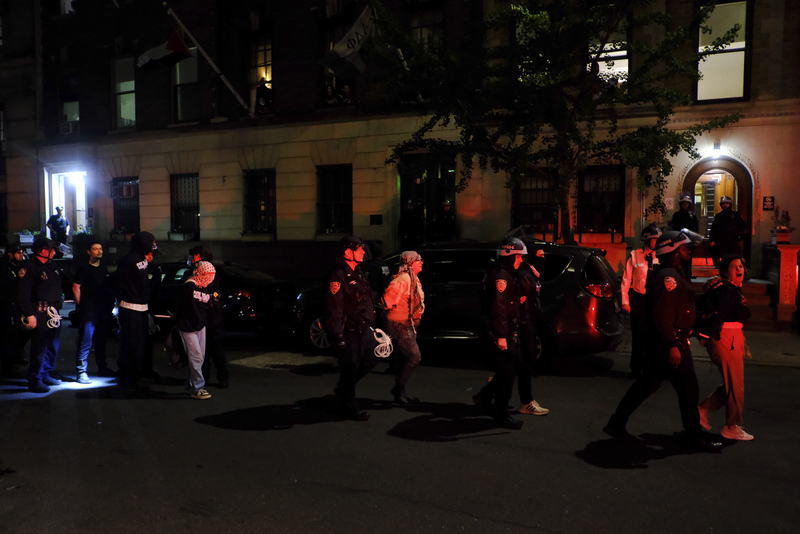 newyorská policie vyvedla demonstranty z budovy kolumbijské univerzity
