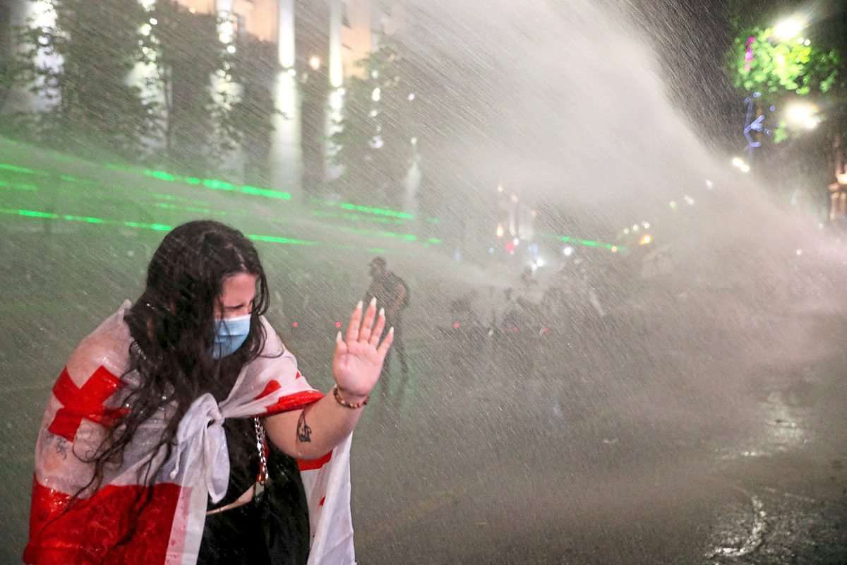polizei in georgien setzte tränengas gegen demonstranten ein