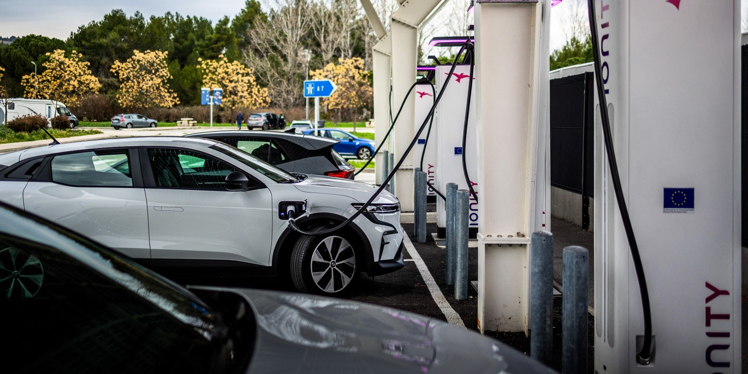 prix, autonomie... pourquoi les ventes de voitures électriques ralentissent-elles ?