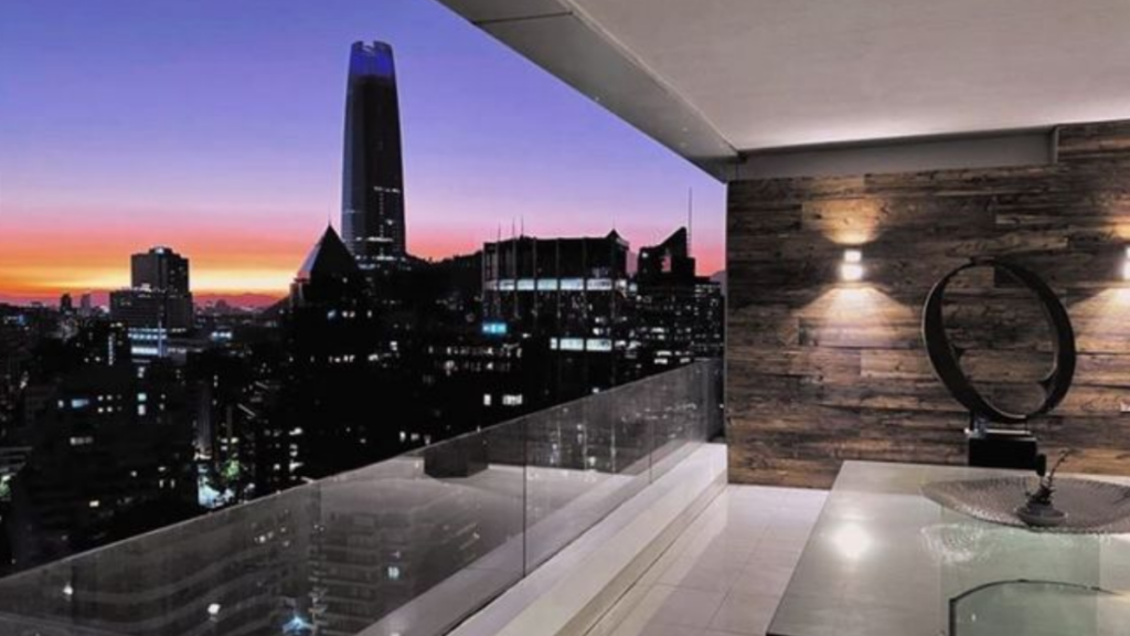 ¿sabías que se puede vivir en un hotel? así lucen las residencias de uno de los edificios más lujosos en santiago