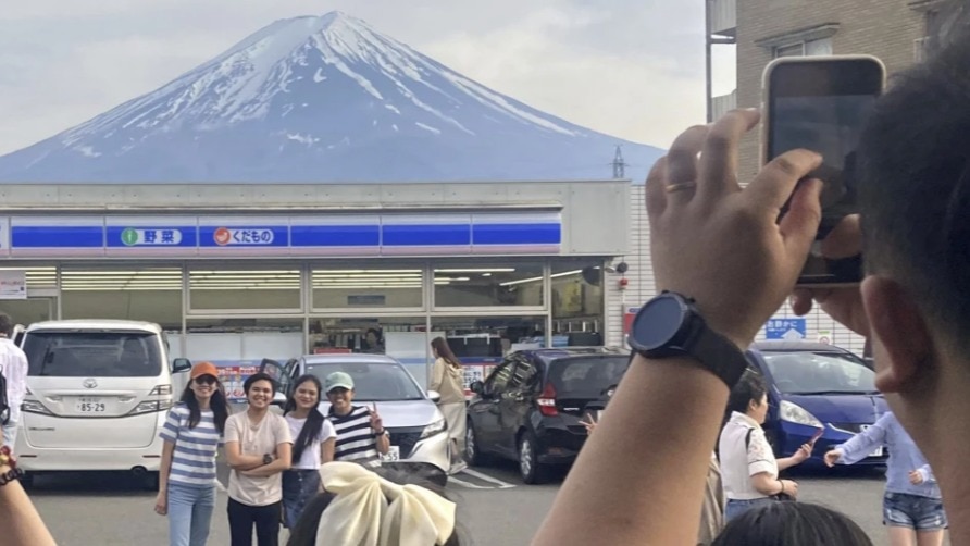 japanese town to build big screen to block tourists' view of mount fuji
