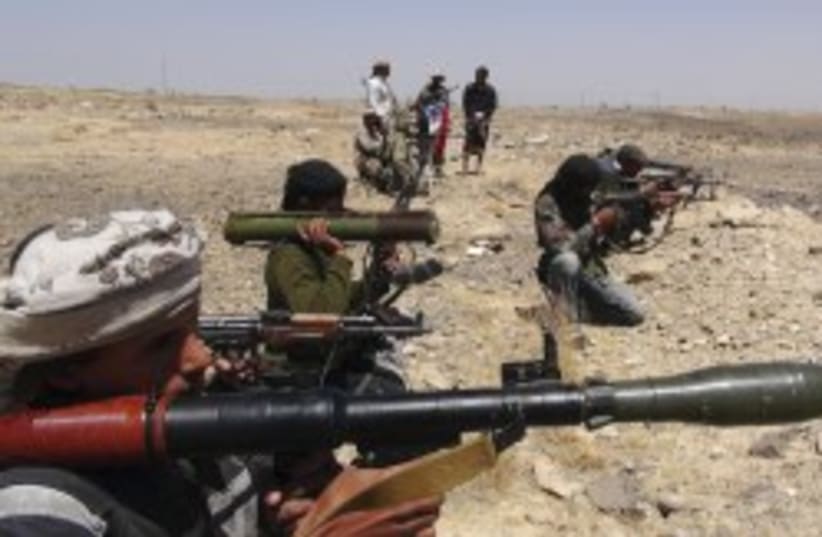 una explosión mata a seis soldados rebeldes del sur de yemen en un presunto atentado de al qaeda