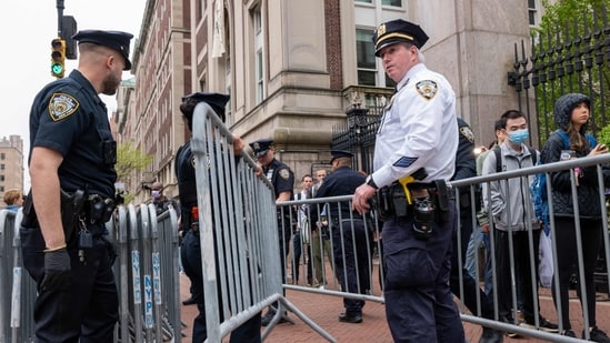new york city police enter columbia university, detain pro-palestinian protesters