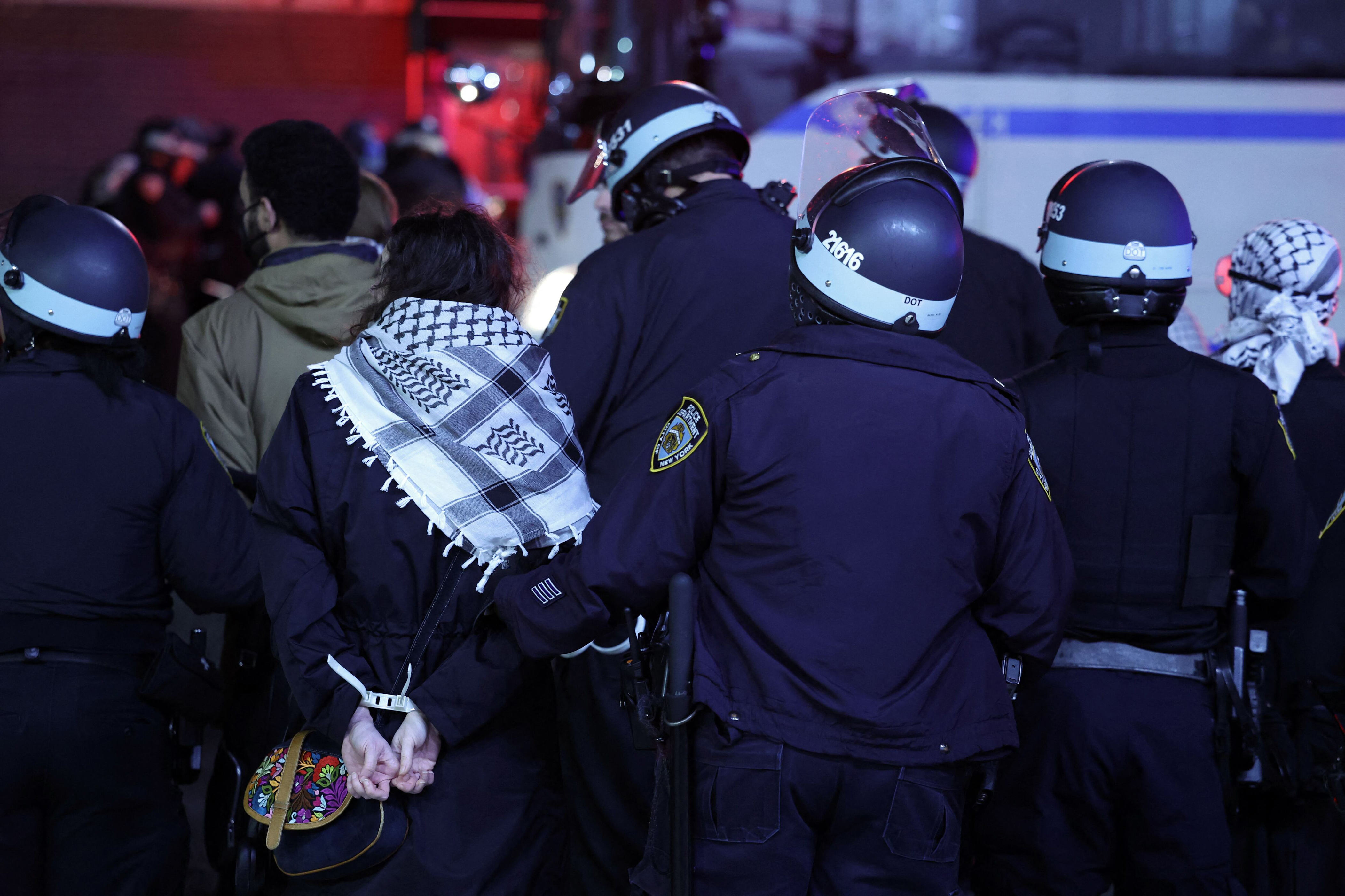 “hermoso de ver”: donald trump. la policía ataca en la universidad de columbia protestas pro-palestina y anti-israel