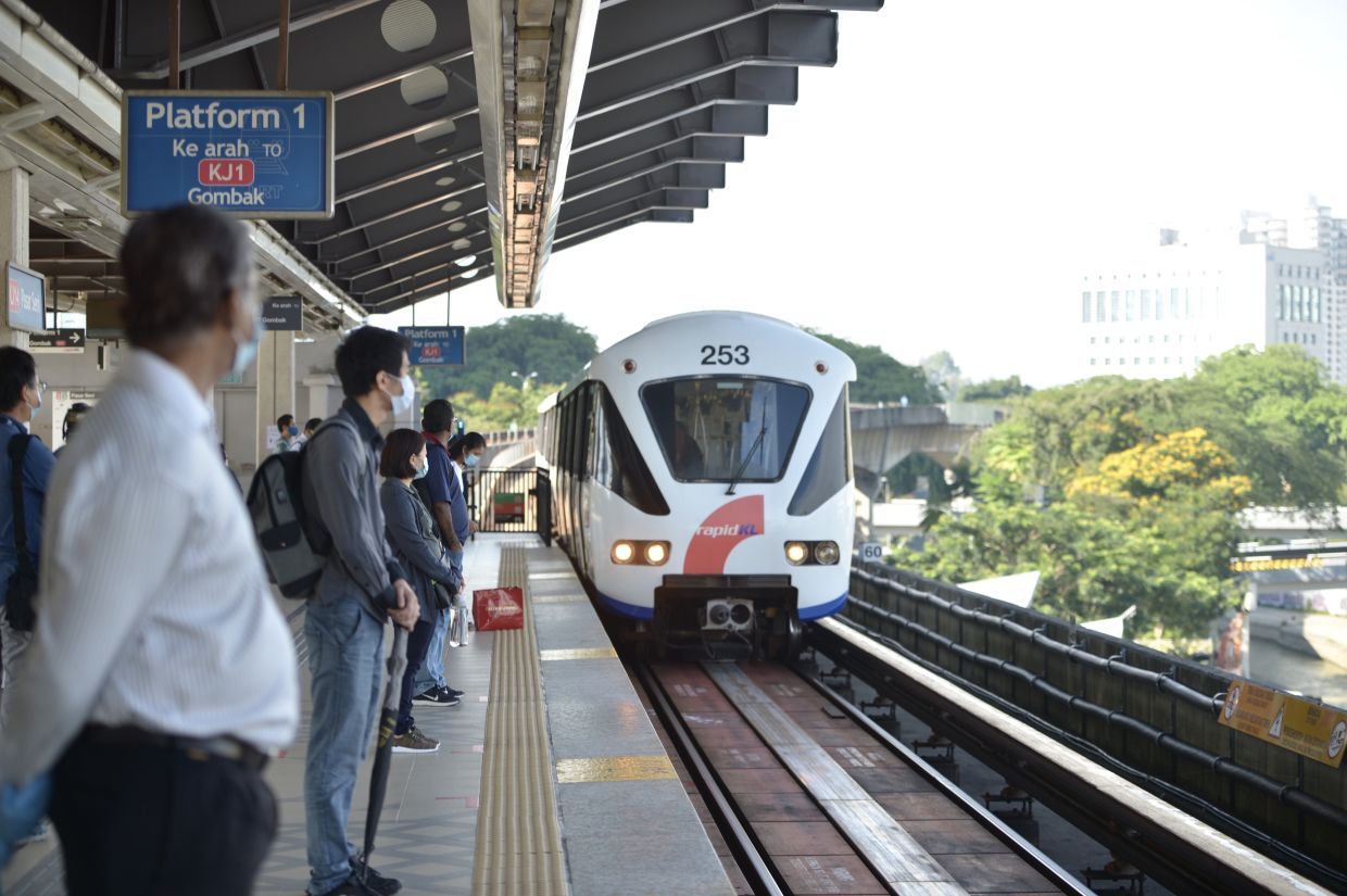 debit and credit cards can now be used at rapidkl stations