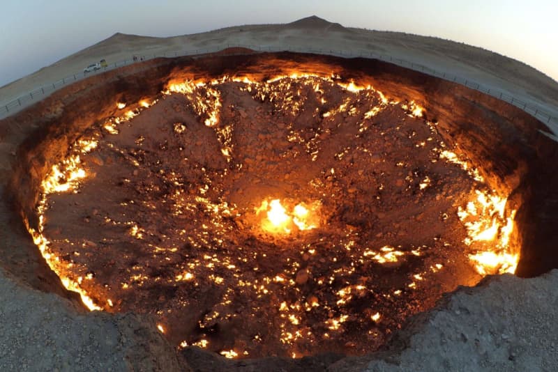 tor zur hölle: mit google maps einen glühenden krater im nichts entdecken