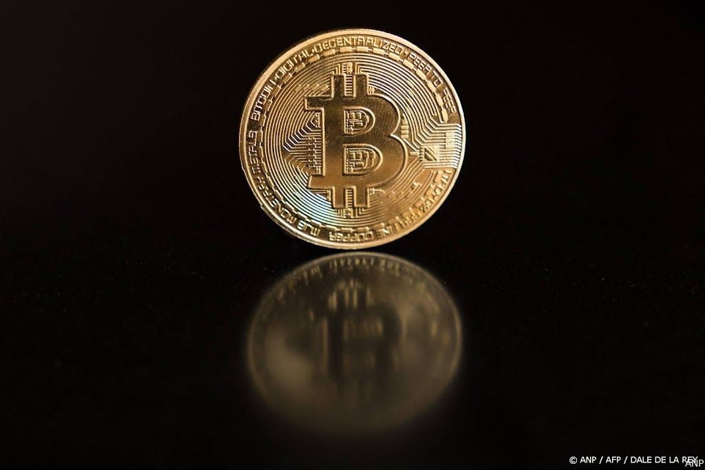 bitcoin onder 54.000 euro (57.000 dollar) na slechtste maand sinds 2022