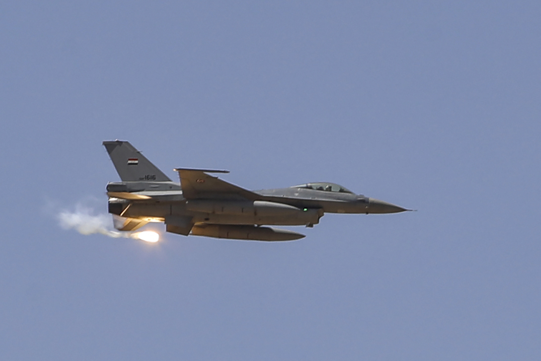 米f16戦闘機、ニューメキシコ州で墜落 ミサイル実験場近く