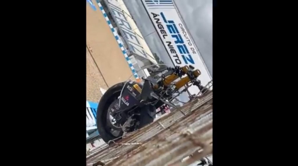 vídeo: o estado assustador em que ficou a moto de ai ogura depois de um acidente nos testes de jerez