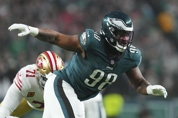 PHILADELPHIA, PENNSYLVANIA - DECEMBER 3: Jalen Carter #98 of the Philadelphia Eagles rushes the passer against Trent Williams #71 of the San Francisco 49ers at Lincoln Financial Field on Dec. 3, 2023, in Philadelphia. Getty Images