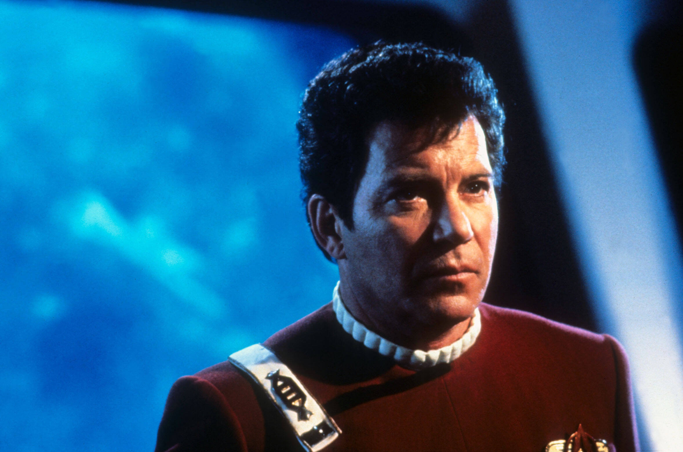 Leader carismatico e audace, lo spirito avventuroso e il coraggio morale di Kirk hanno lasciato un segno indelebile nel fandom di <i>Star Trek</i>. La sua capacità di gestire situazioni complesse con fascino e arguzia lo ha fatto apprezzare da generazioni di spettatori.