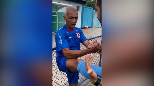 kwaliteit kent geen tijd: 58-jarige romário schiet met scherp op trainingsveld