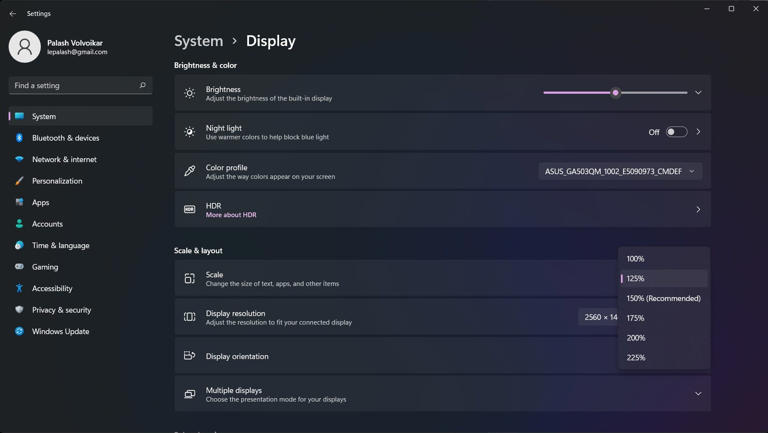 Display settings on Windows 11.