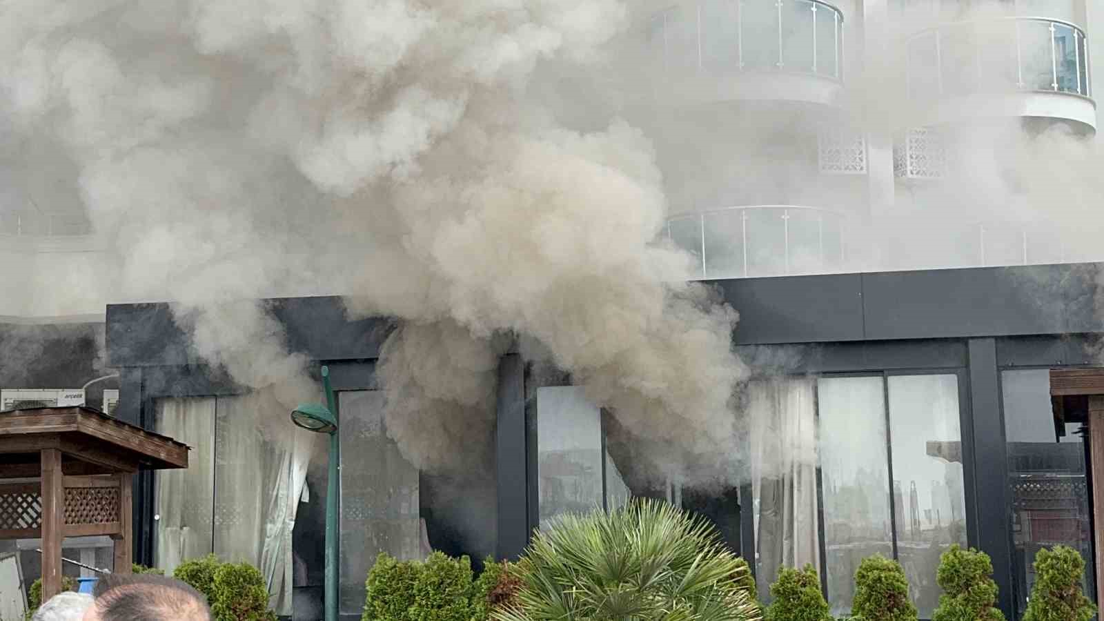 düzce’de otelde yangın: 3 kişi dumandan etkilendi