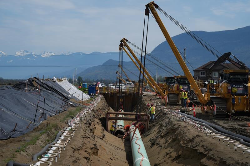 oil begins moving on $34 billion trans mountain pipeline expansion