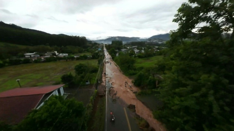 fuertes lluvias dejan 5 muertos y 18 desaparecidos en sur de brasil