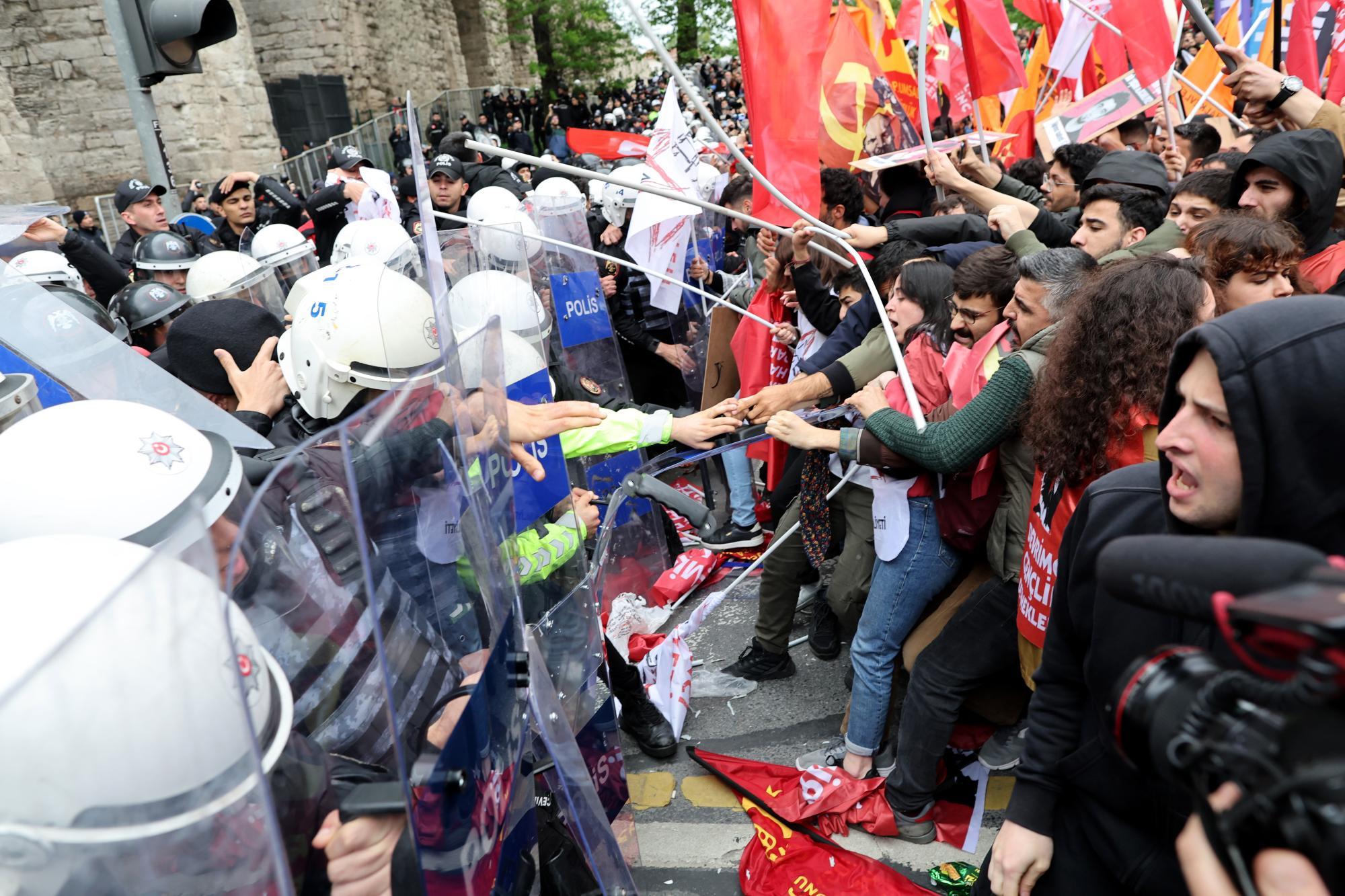 polizei verhindert mit tränengas mai-marsch in istanbul