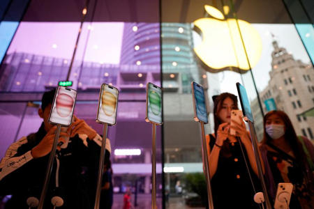 Apple set for big sales decline as investors await AI in iPhones<br><br>