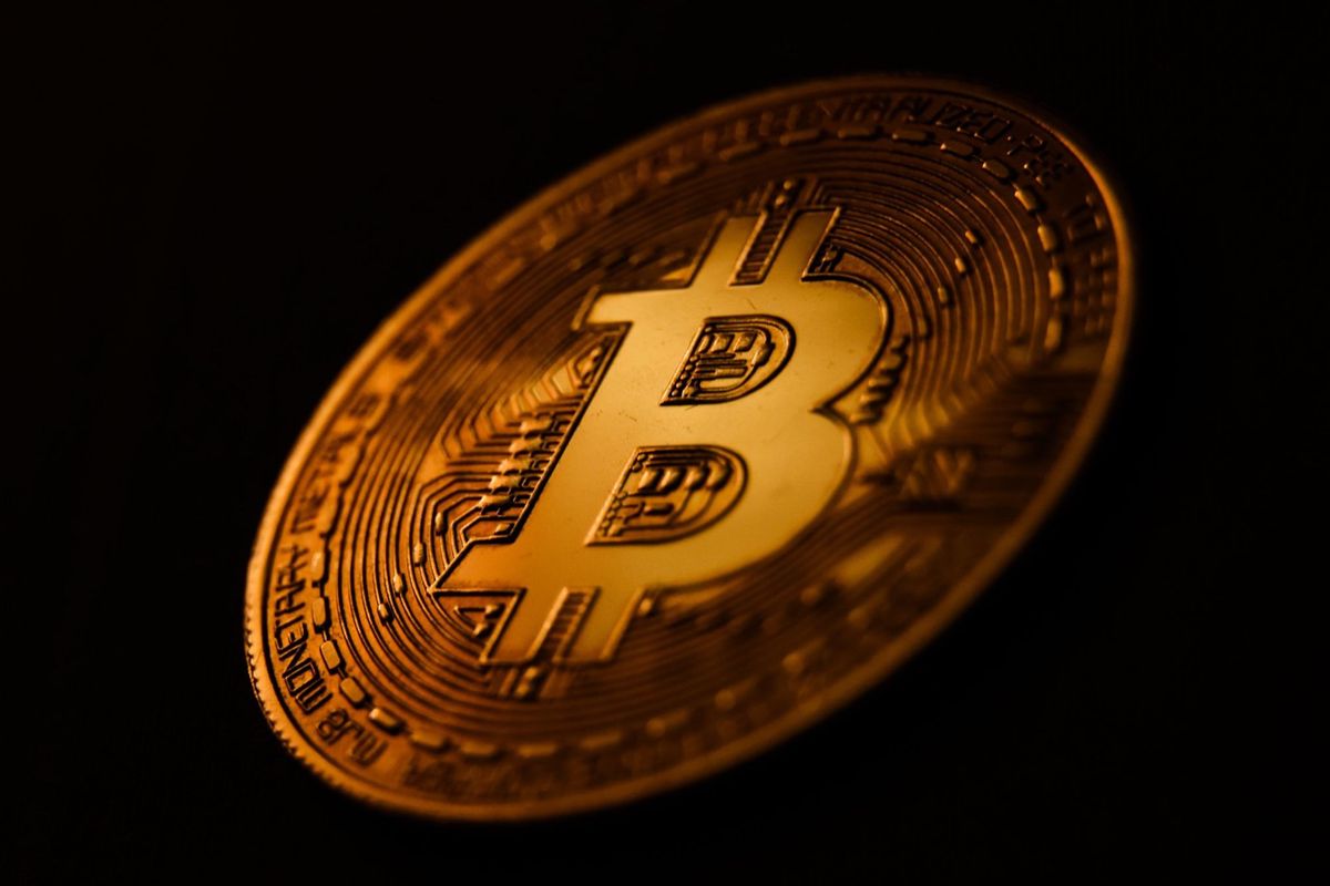 bitcoin fällt unter 58 000 dollar