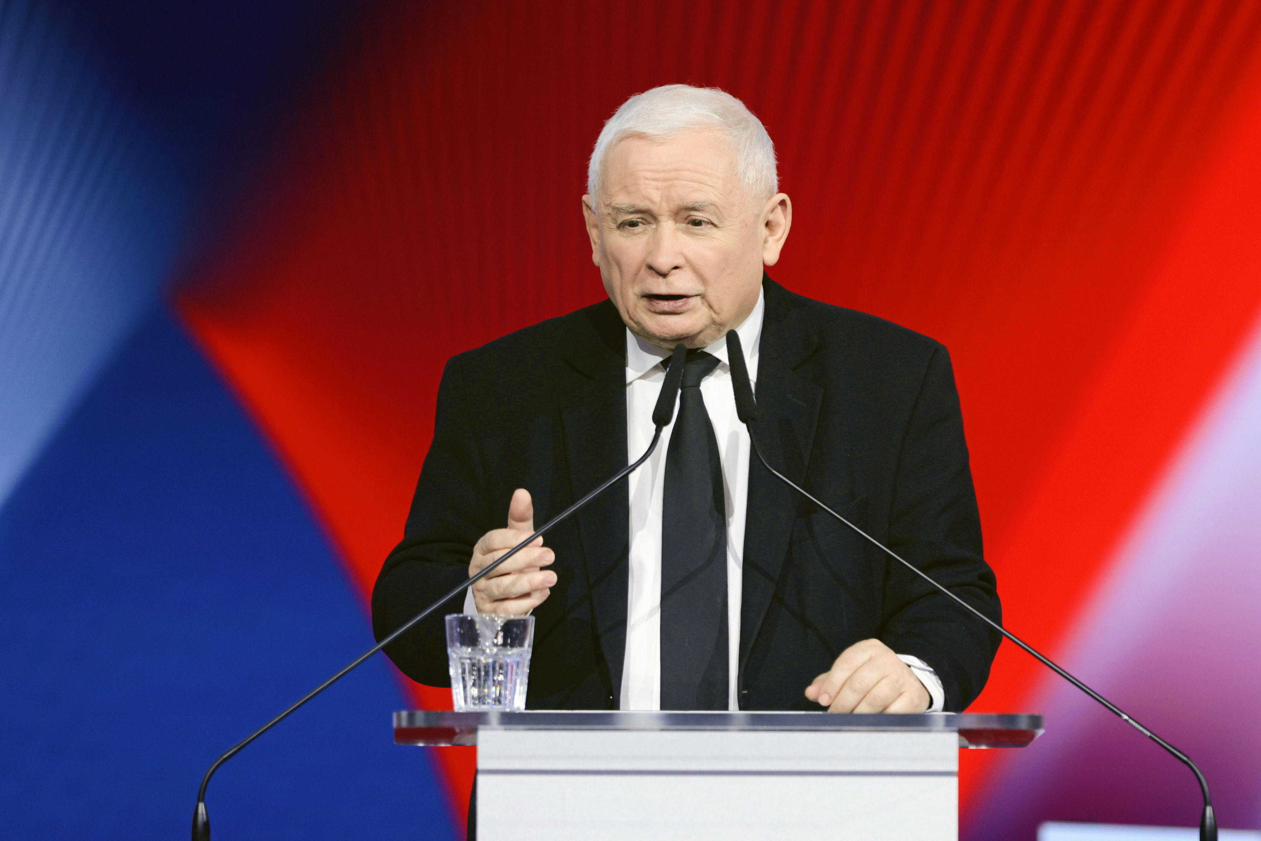 wybory prezydenckie. ten sondaż może być cenny dla kaczyńskiego. wiadomo, kto ma największe szanse