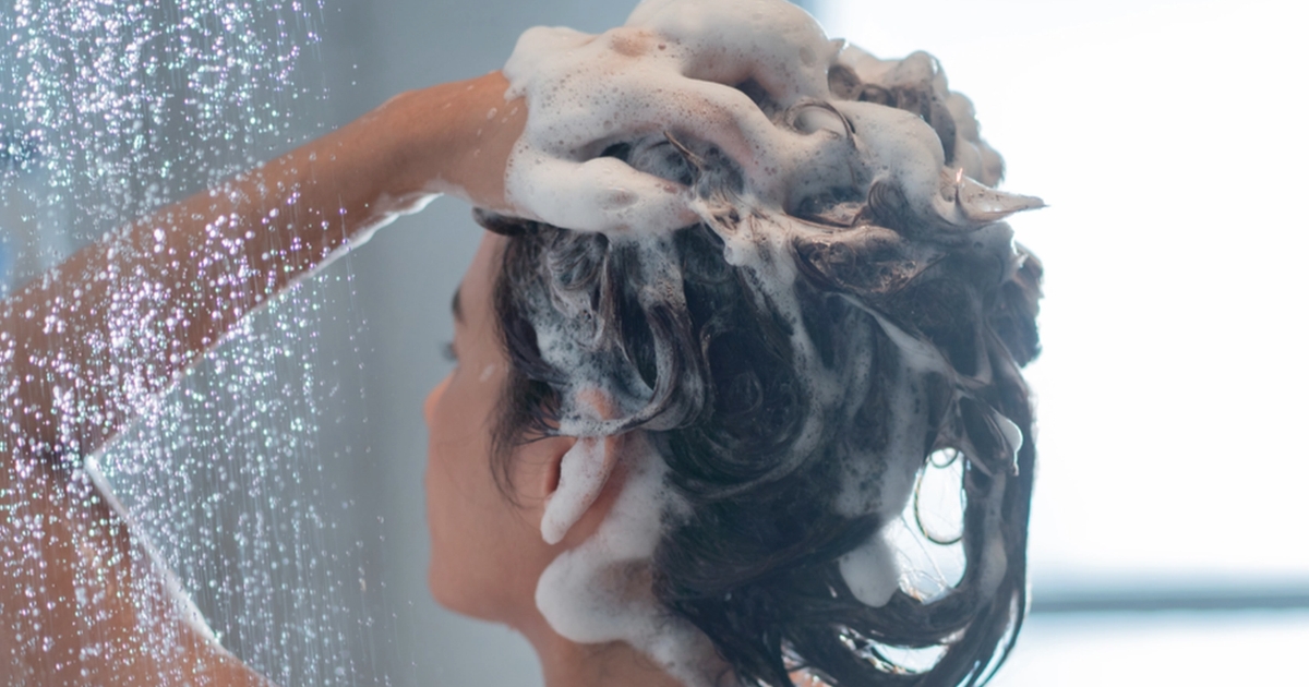 undvik dessa vanliga misstag: så tvättar du ditt hår rätt