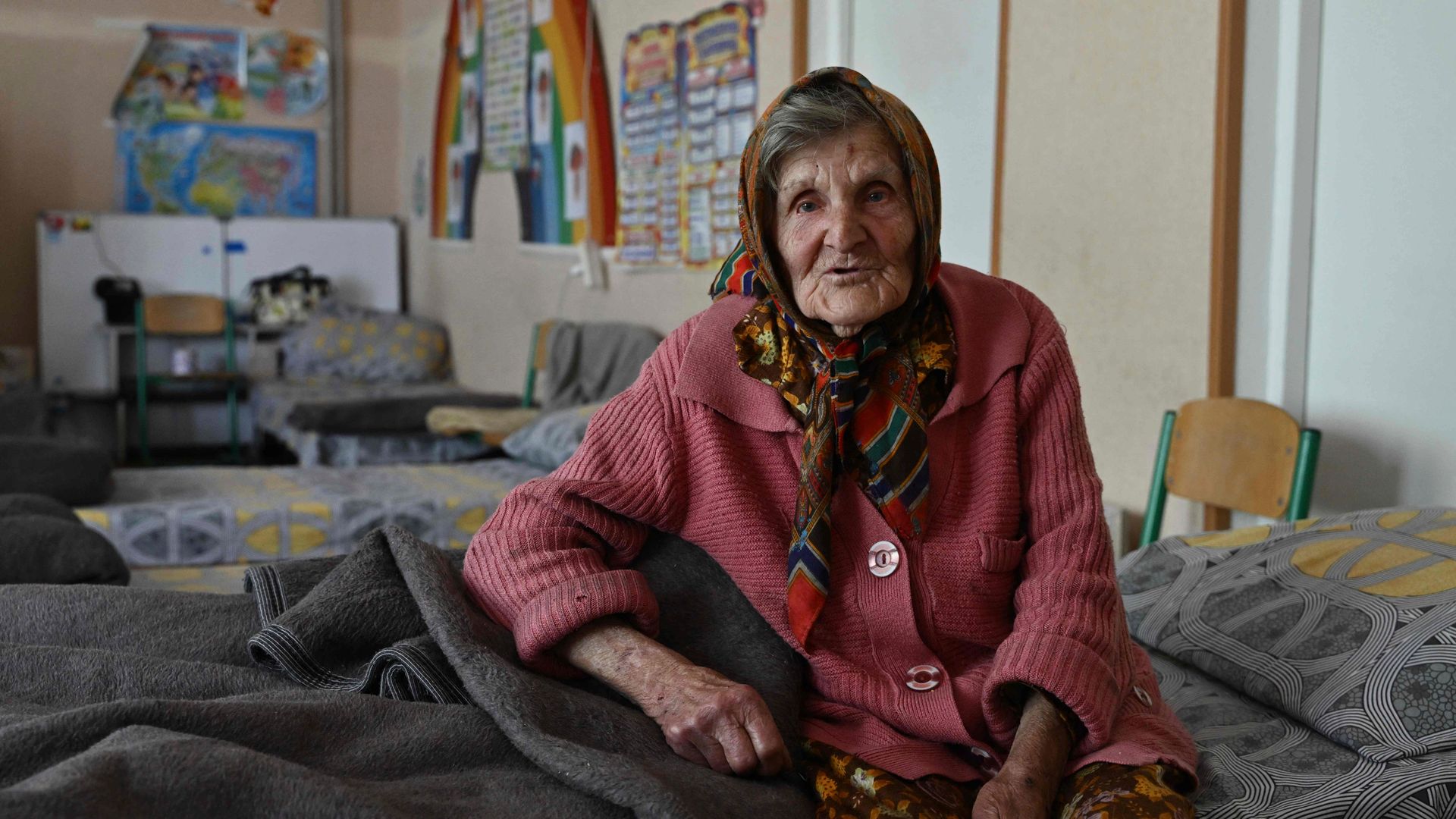 97-jähriger ukrainerin gelingt die flucht vor russlands armee: »ein soldat lag da, schon tot«