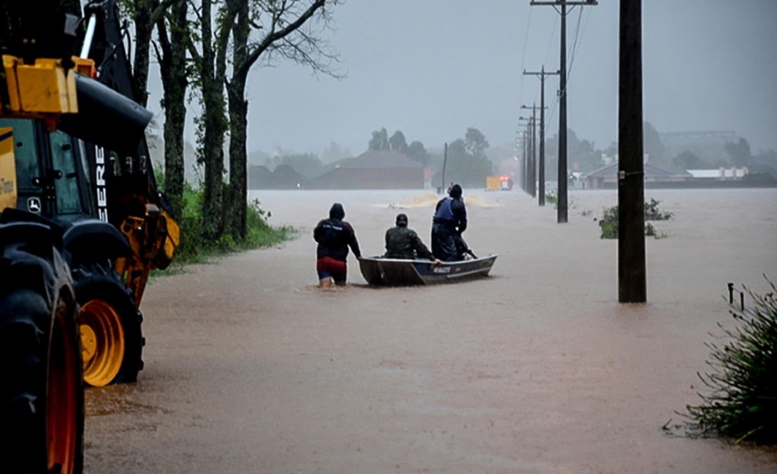 fuertes lluvias dejan 8 muertos y afectan a más de 100 ciudades de brasil