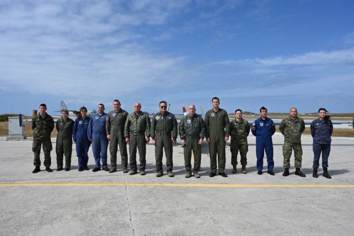 αρχηγός γεα: επισκέφτηκε μονάδες της πολεμικής αεροπορίας στα νησιά - αντάλλαξε ευχές με το προσωπικό των μονάδων