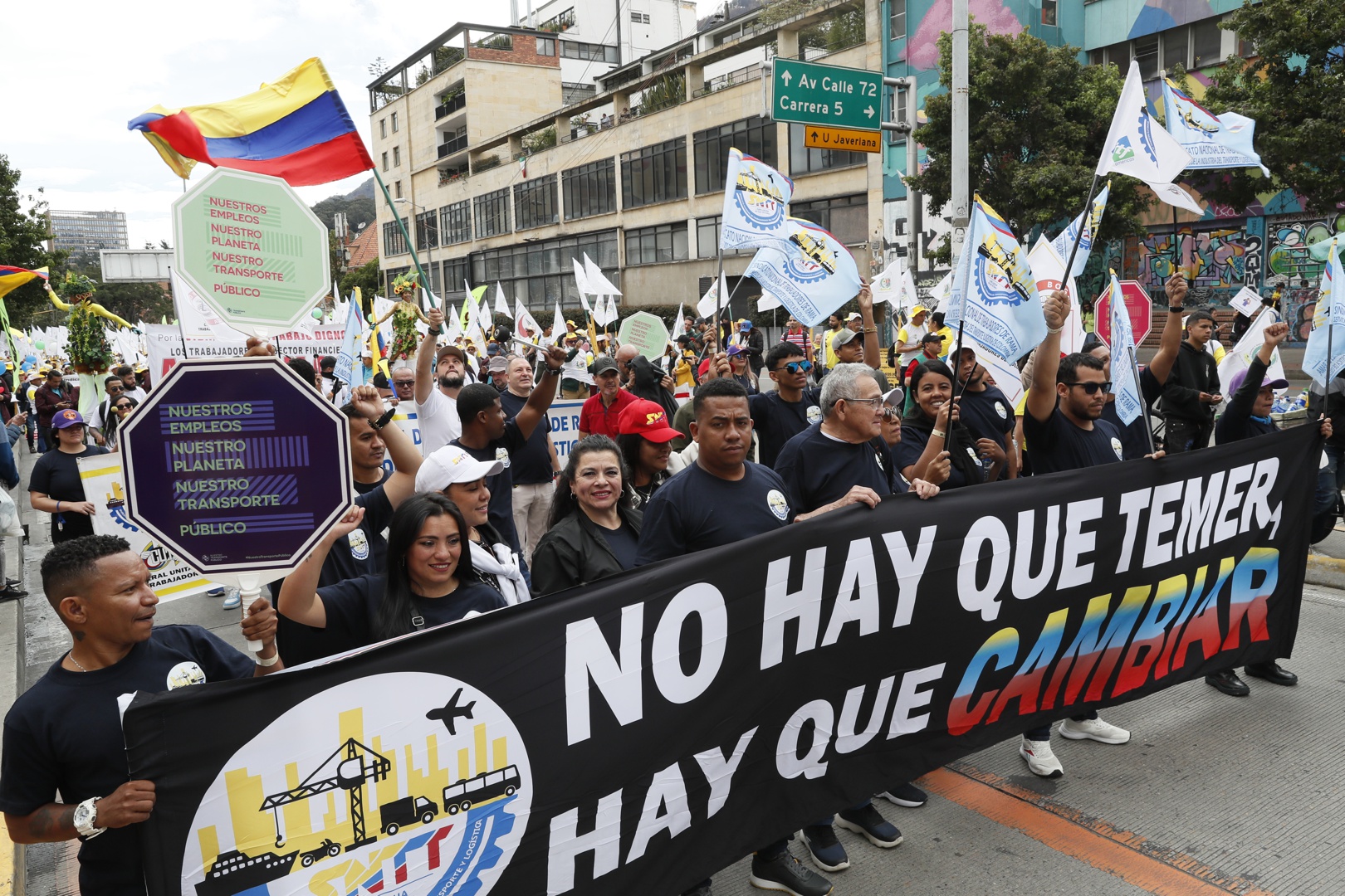 los trabajadores colombianos muestran apoyo a petro en manifestaciones del primero de mayo
