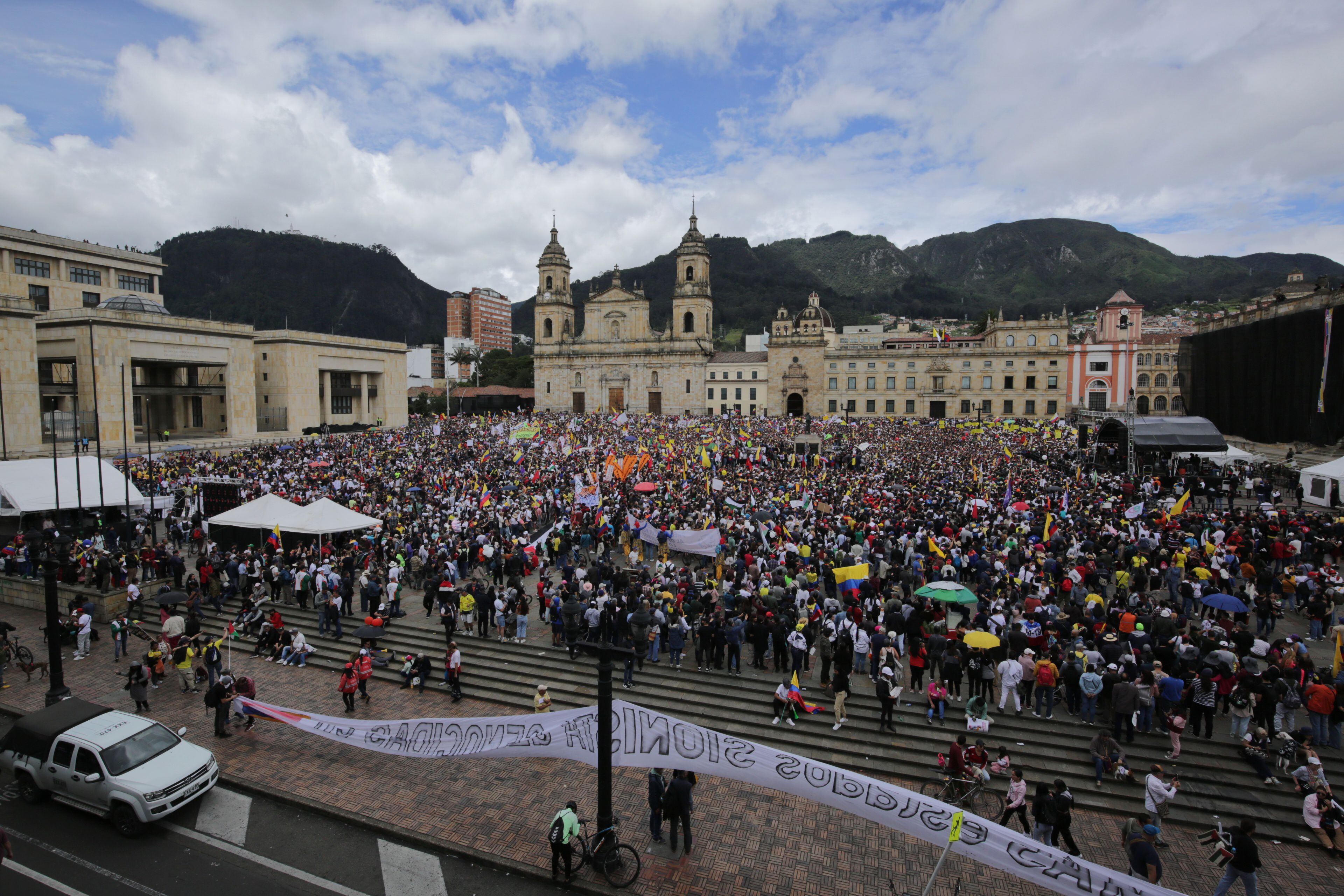 marcha del 1 de mayo en bogotá: así fue el discurso de petro en la plaza de bolívar; arremetió contra uribe y keralty, y destacó sus reformas