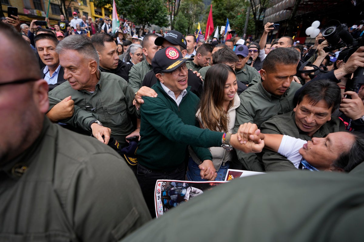 presidente colombiano acoge como propia la marcha de la clase obrera para defender sus reformas