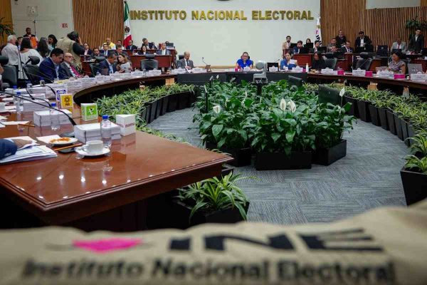 ine ordena a amlo retirar o modificar mañanera del 15 de abril por vulnerar la equidad electoral