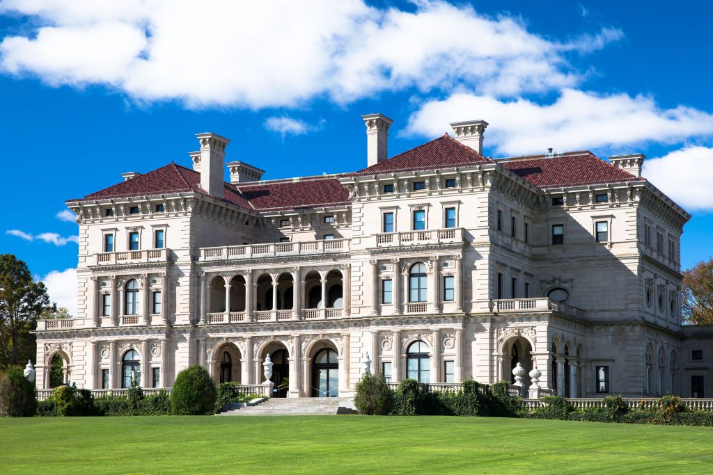 15 Beautiful Historic Homes You Need to Visit in Your Lifetime