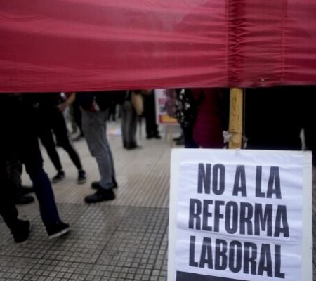 sindicatos protestan contra reforma laboral de milei en buenos aires