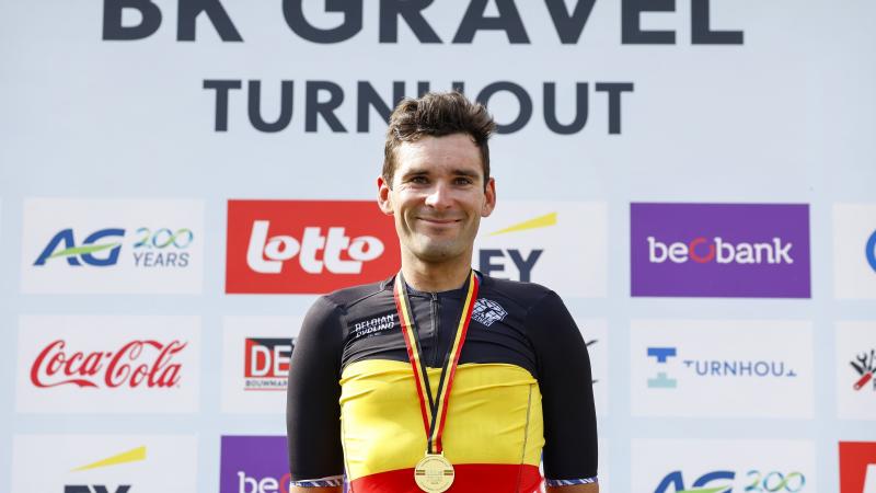 gianni vermeersch remporte le titre de champion de belgique de gravel : revivez son arrivée en vidéo