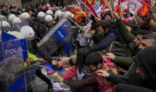 κωνσταντινούπολη: σοβαρά επεισόδια στην ταξίμ για την πρωτομαγιά - με τα όπλα σημάδευαν οι αστυνομικοί