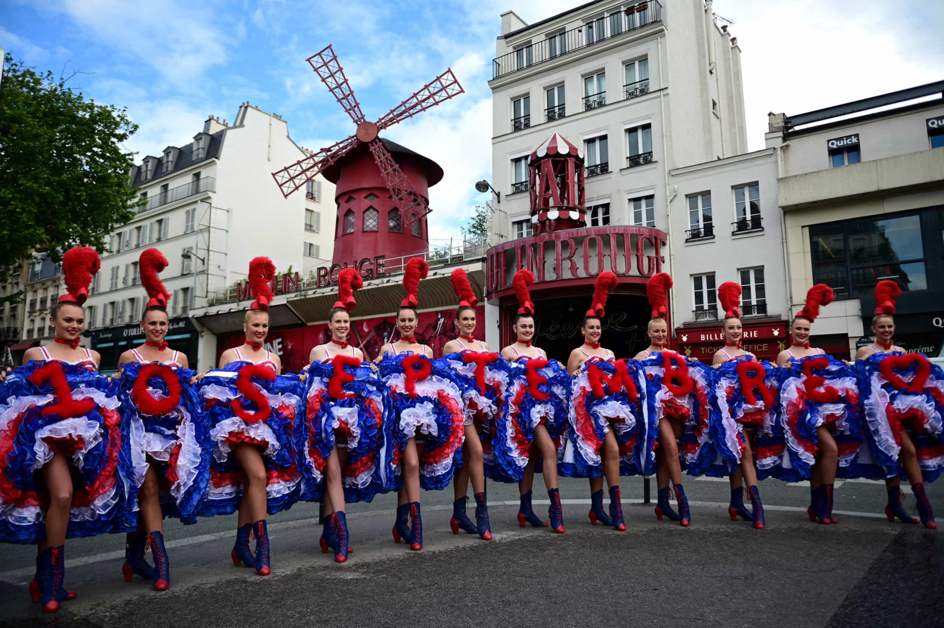 Cancan craze: unveiling the secrets of the Moulin Rouge