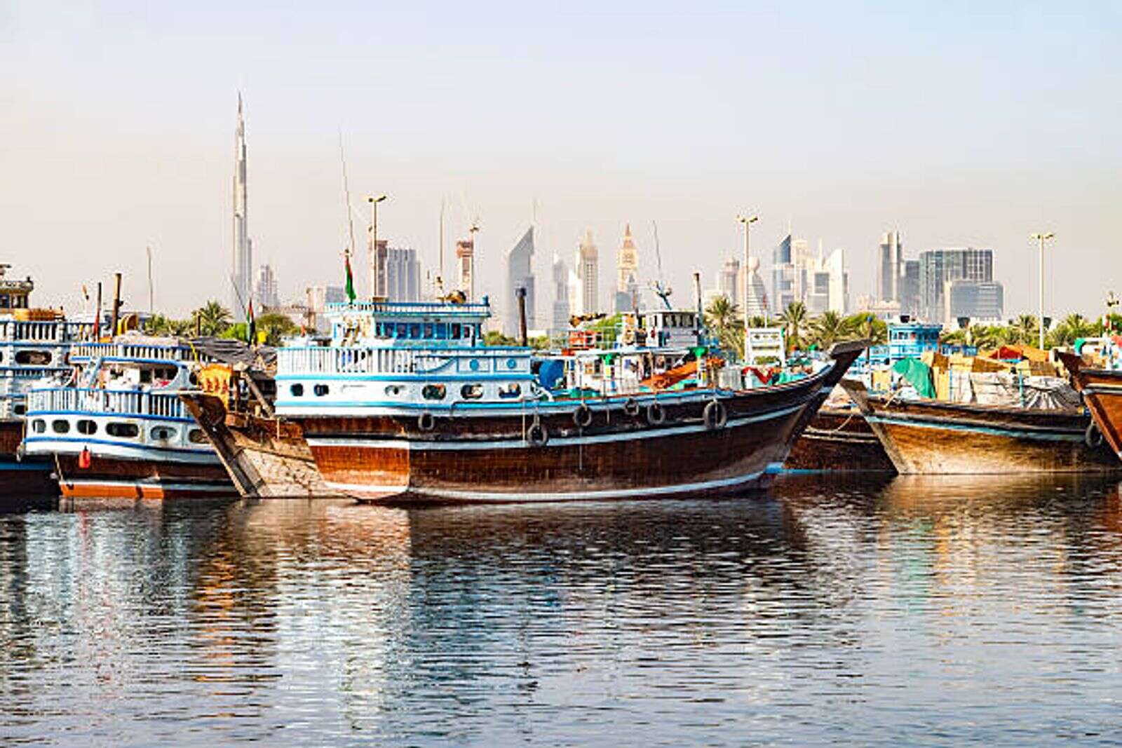 dubai: entry, departure of wooden dhows temporarily suspended due to unstable weather